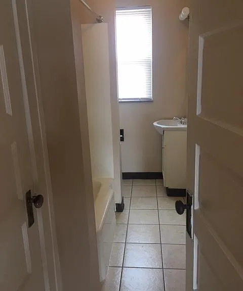 2458 N High St #8 — Photo 12