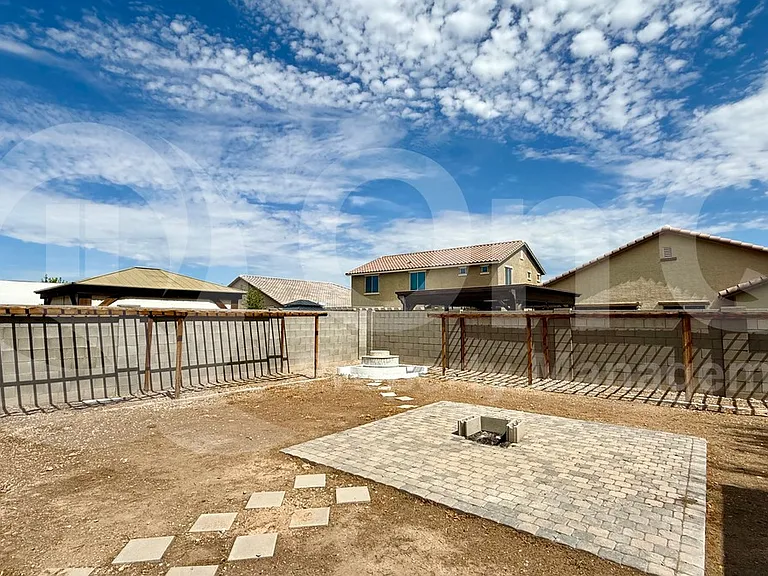 10204 W Lawrence Ln — Photo 28