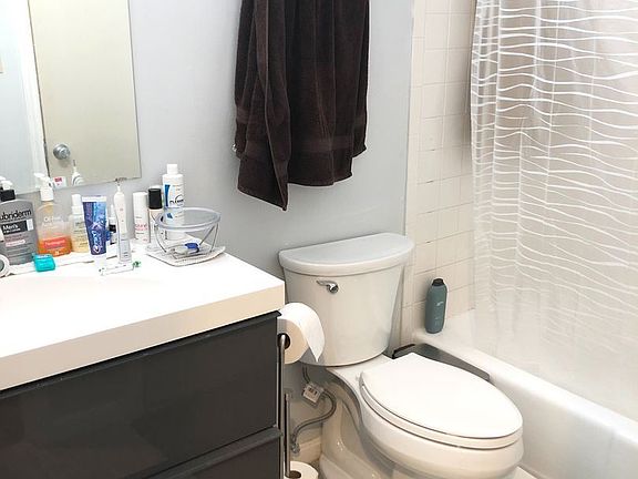 5th image of 203 E 31st St APT 303