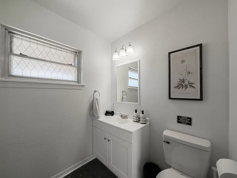 482 Hialeah Ave — Photo 8