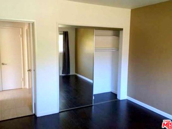Mirrowed closet