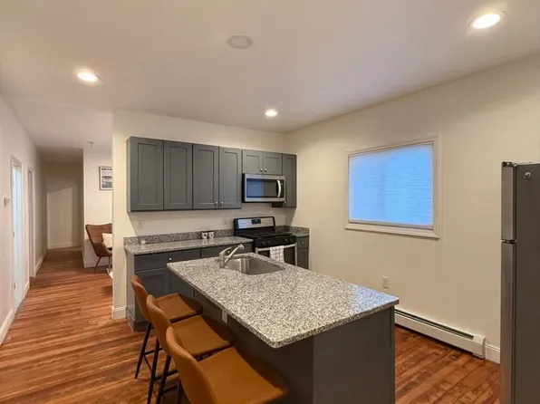 498 Academy Ave #3, Providence, RI 02908