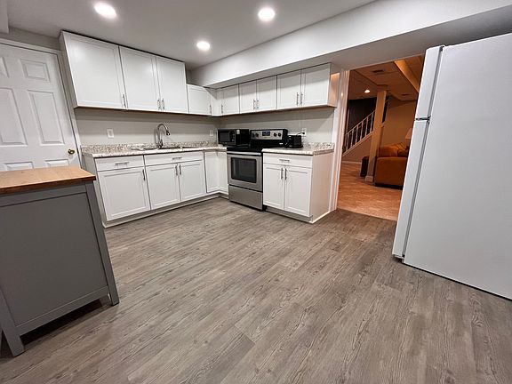 5th image of 458 Chestnut Dr