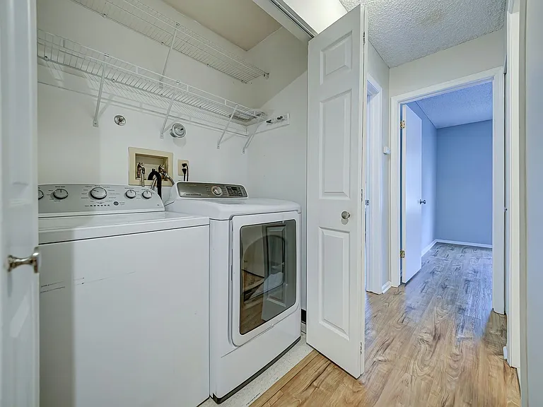 96 Versailles Ct — Photo 18