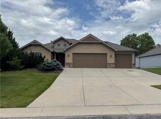 3009 Somerset Dr, Leavenworth, KS 66048