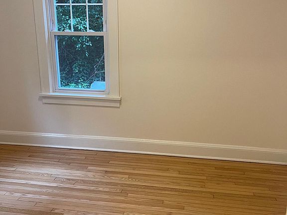4th image of 622 Midland Ave #1