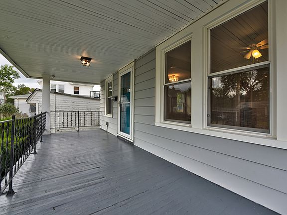 3rd image of 15304 Lanning Ave