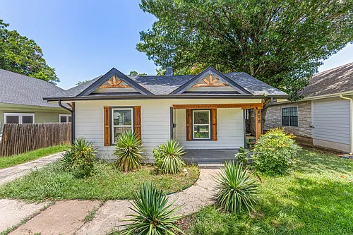 418 Lillian St Photo 1