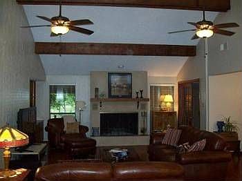 3rd image of 126 Oakview Dr