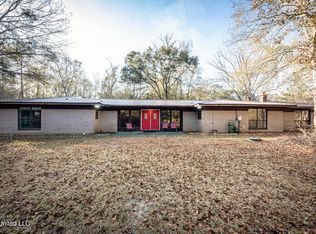 3040 Pabst Rd, Ocean Springs, MS 39564