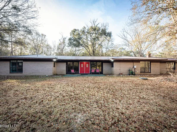 3040 Pabst Rd, Ocean Springs, MS 39564