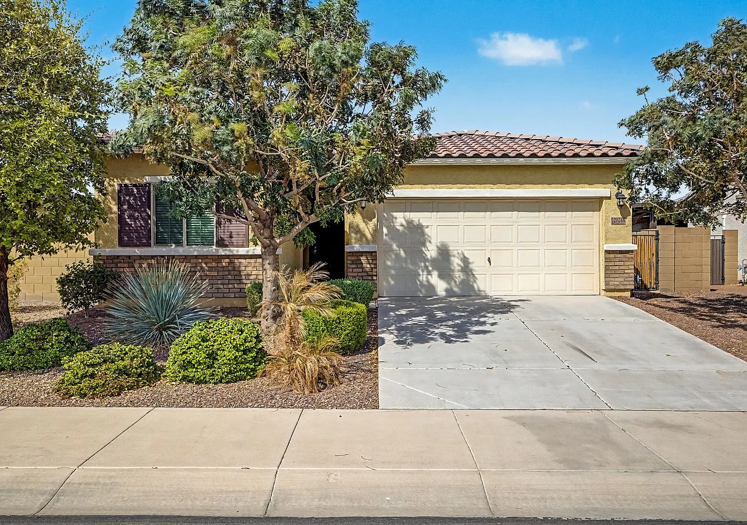 Spacious 4BD/2BA in Verrado — Photo 1