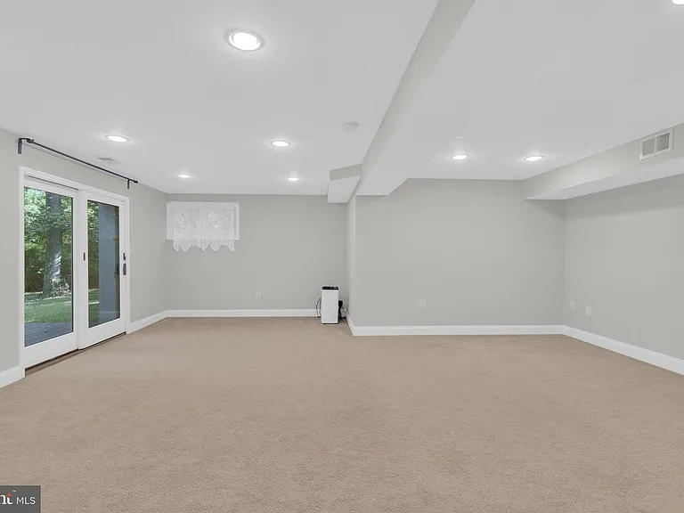 7205 Van Ness Ct — Photo 33
