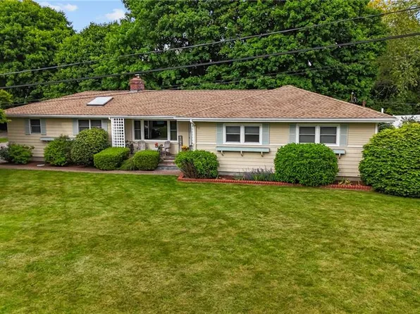 2 Westview Dr, Westerly, RI 02891