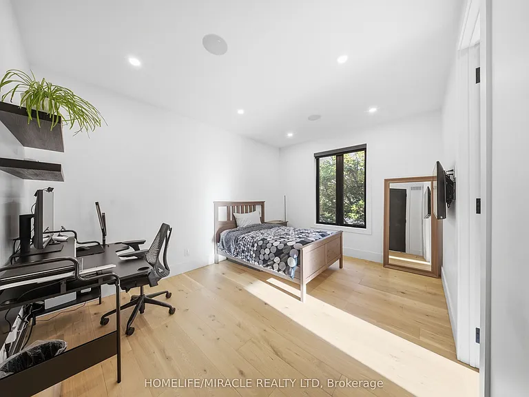 1653 Glenburnie Rd — Photo 21
