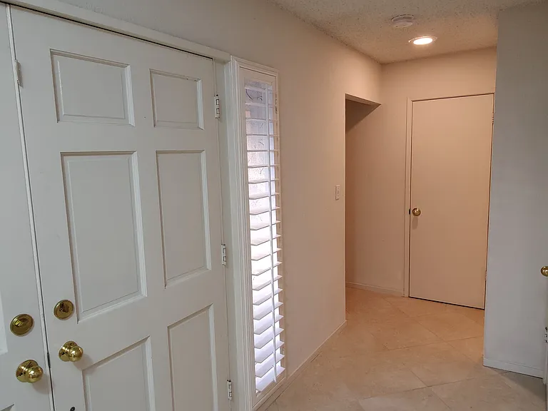 3421 W Los Altos Ave — Photo 4