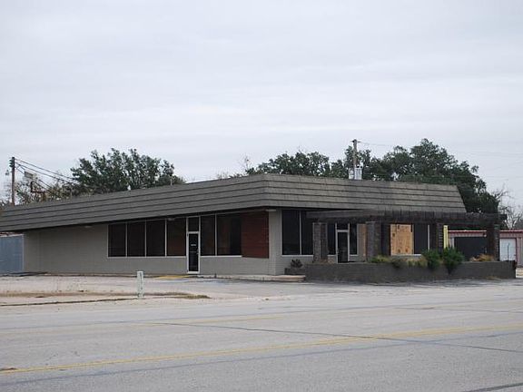 5th image of 1713 Highway 71 S