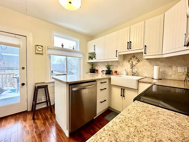 19 Desjardins Ave #1 — Photo 2
