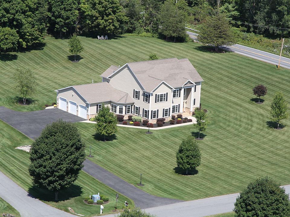 1st image of 6 Oak Valley Way