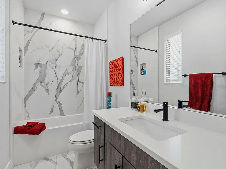 1000 Ellingson Ln #1 — Photo 30
