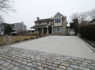 278 Overlook Dr, East Islip, NY 11730