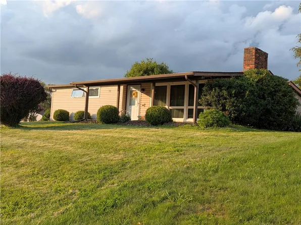 35 Janyce Dr, Greensburg, PA 15601