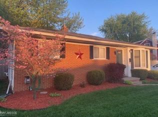 27376 Floral St, Roseville, MI