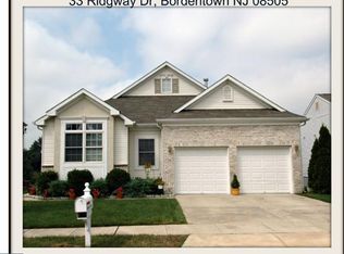 33 Ridgway Dr, Bordentown, NJ 08505