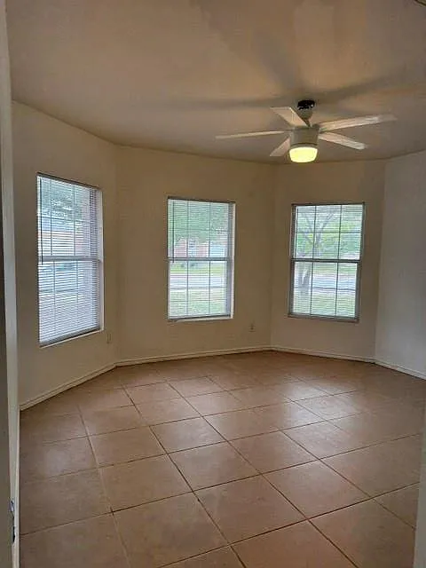 3 bed, 2.0 bath, 1532 sqft, $1,900 — Photo 2