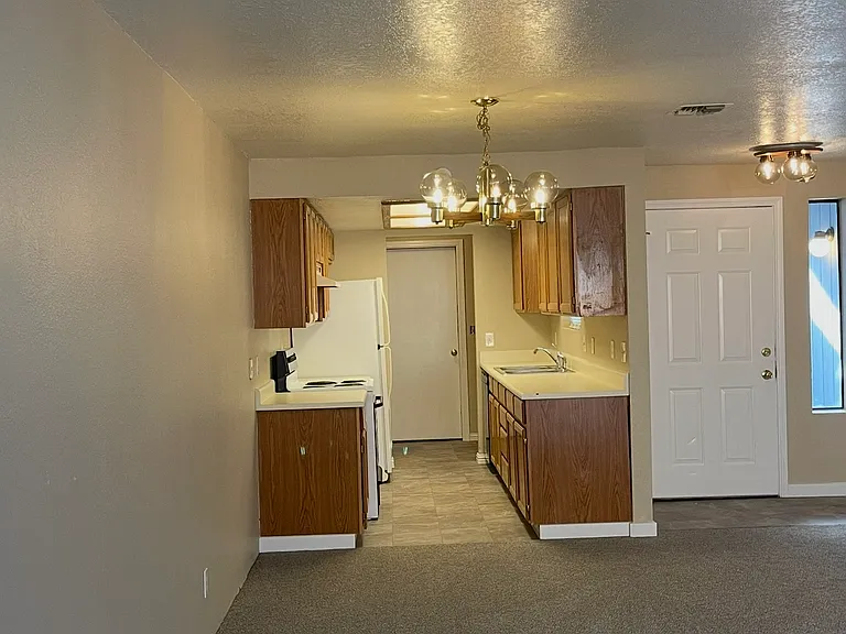 1295 Willow Ln #8 — Photo 2