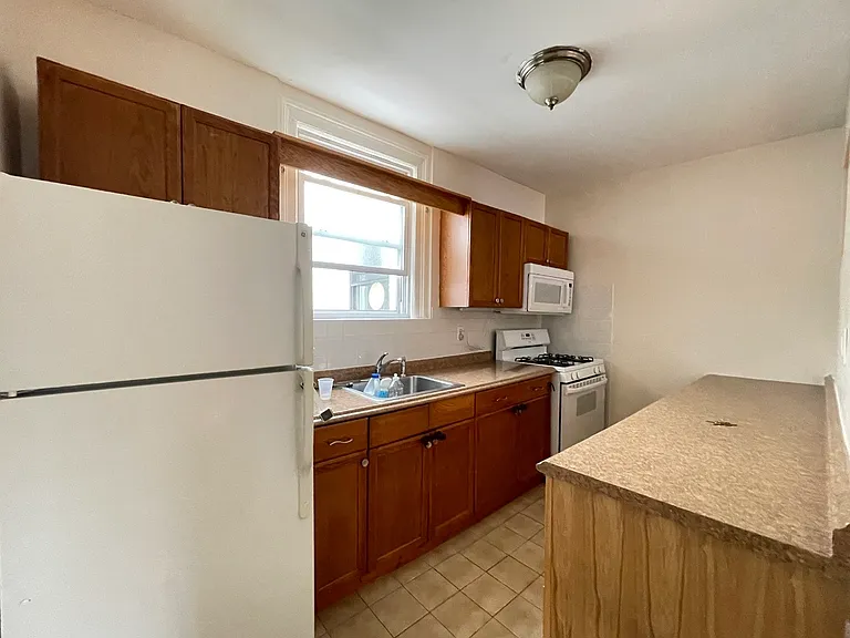 15-41 124th St #2R — Photo 3