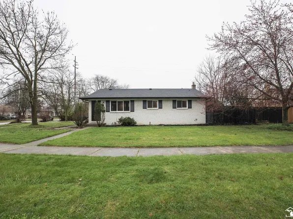 21925 Silver Creek Ln, Rockwood, MI 48173