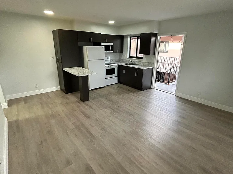 2545 Taft St #101 — Photo 3