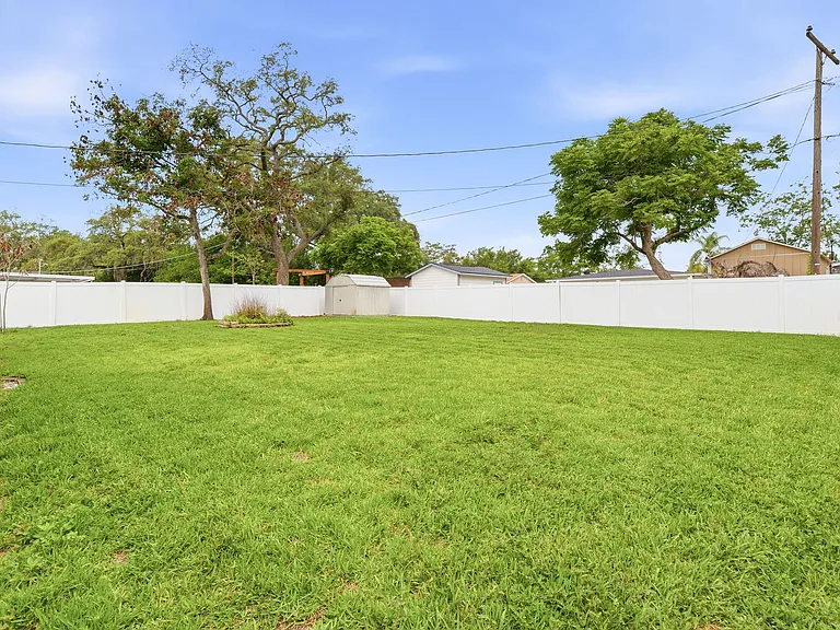 1307 Saint Andrews Dr — Photo 24
