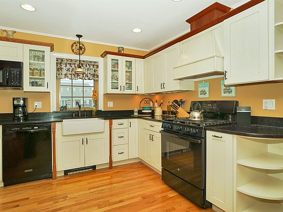 5th image of 382 Atlantic Ave