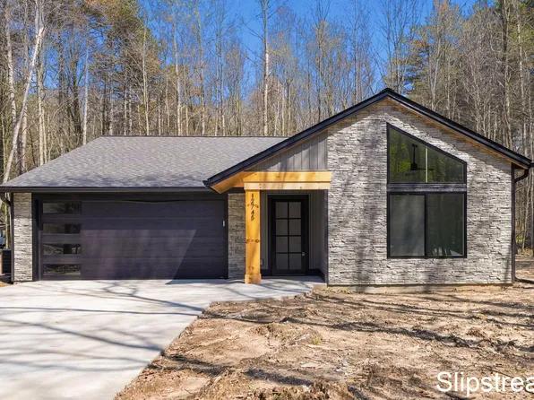 12745 Austrian Dr, Grant, MI 49327