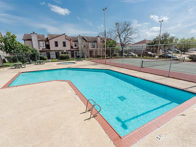 12400 Brookglade Cir #15 — Photo 41