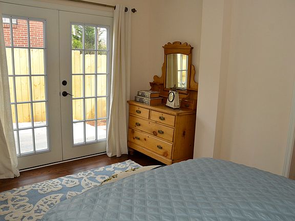 4th image of 828 Frances Dr SE