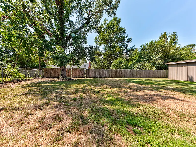 2112 Melrose Dr #1 — Photo 23