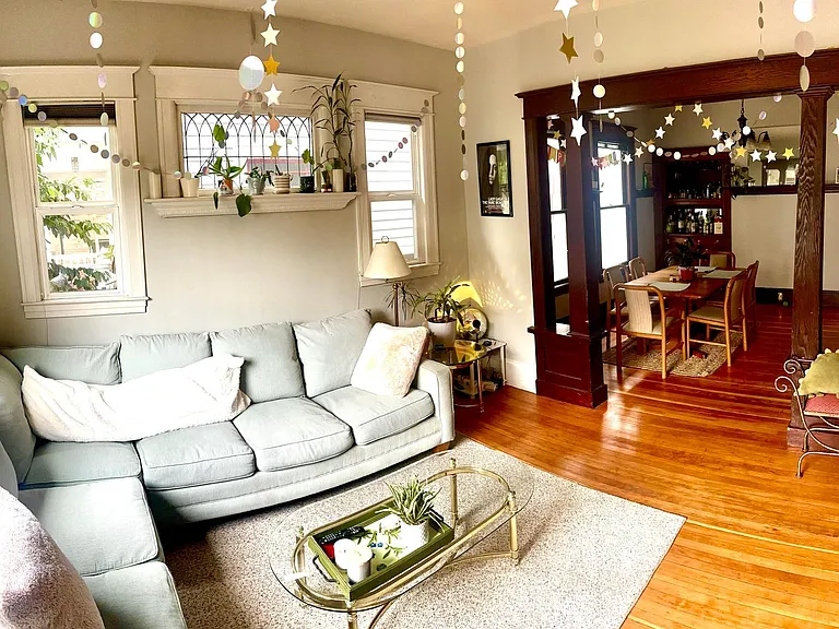 2217 Franklin Ave E — Photo 4
