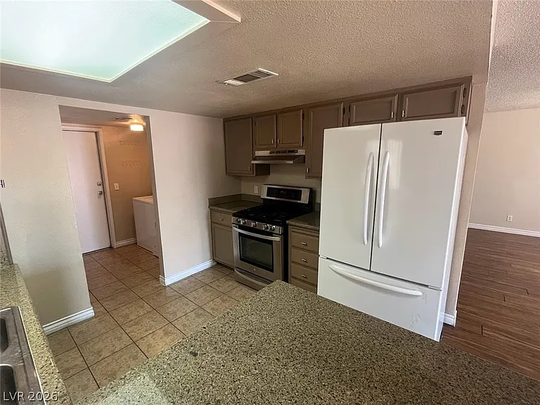914 Scarlet Ridge Dr — Photo 10