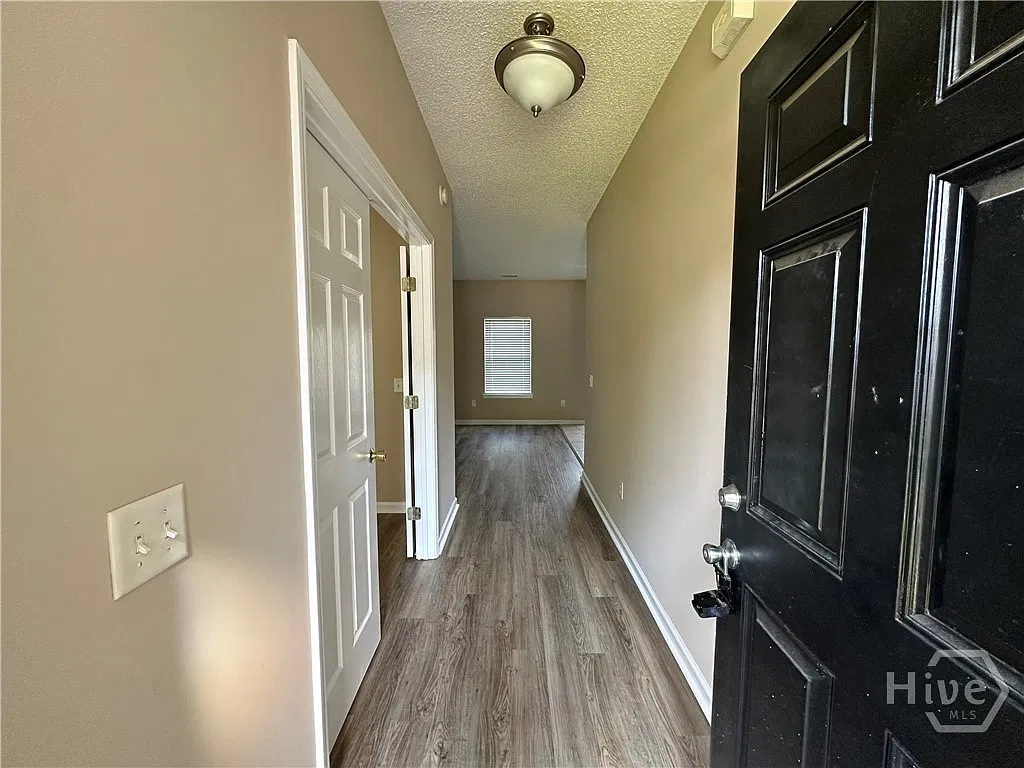 3 bed, 2.5 bath, 1620 sqft, $1,975 — Photo 4