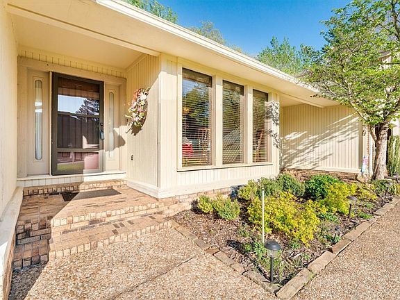5th image of 2834 S College Dr
