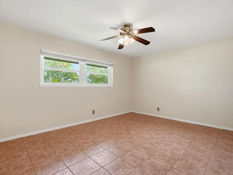 4049 Rooney Dr — Photo 15