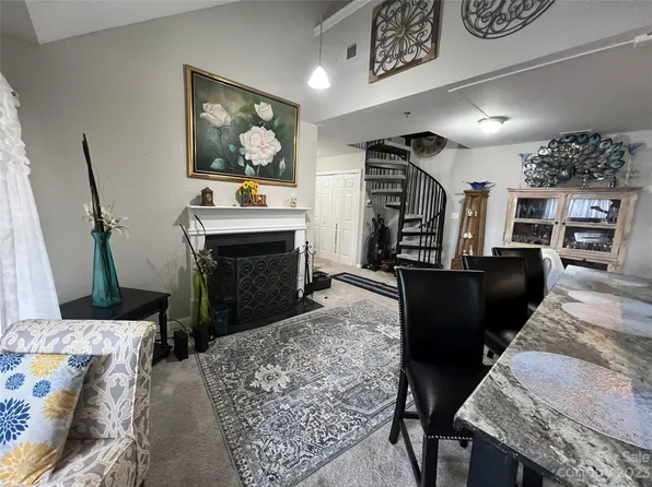 2529 Carya Pond Ln, Charlotte, NC 28212