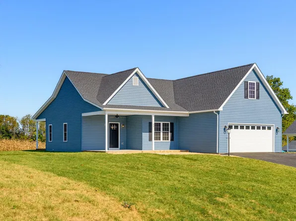 25 Autumn Ridge Dr, Stuarts Draft, VA 24477