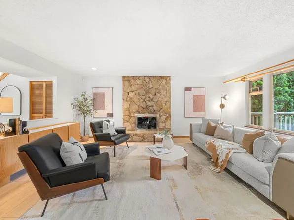2297 Bowser Ave, North Vancouver, BC V7P 2Z1