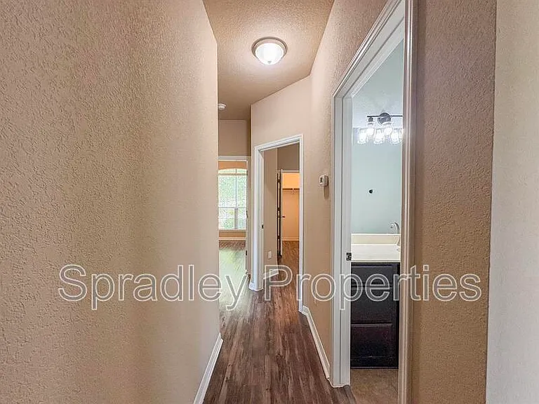 406 Banbury — Photo 13