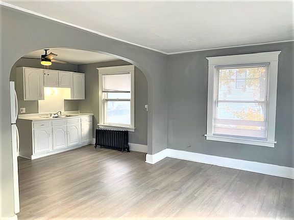 3rd image of 306 Schenck St #3