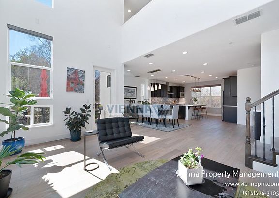 4th image of 430 11th St